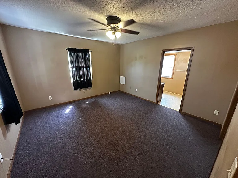 226 E Hyde Park Ave — Photo 3