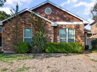 1115 Sandalwood Ln, Desoto, TX 75115