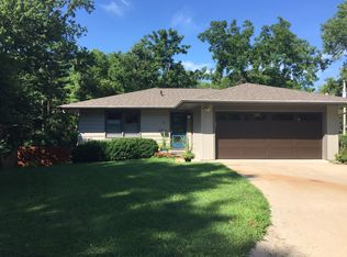 5 Washington Pl, Iowa City, IA 52245