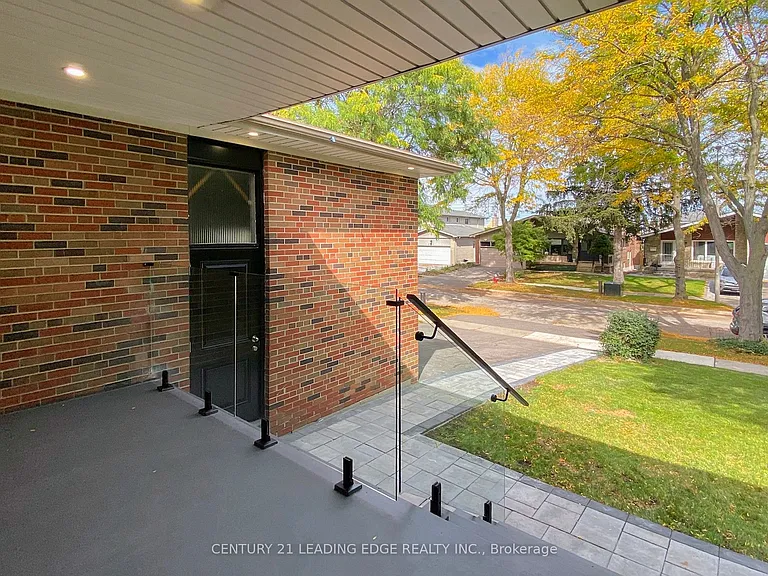 2240 Springfield Ct — Photo 4