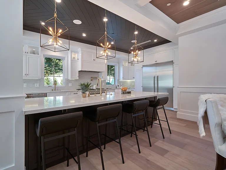 2439 S Beverly Dr — Photo 9