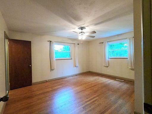 5th image of 6430 Grove Dr