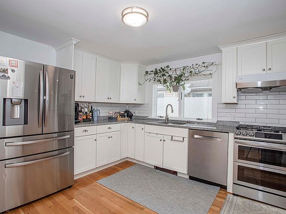 4th image of 10 Oak St Unit 2