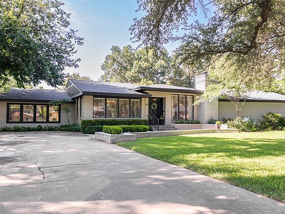 4th image of 2611 Live Oak St