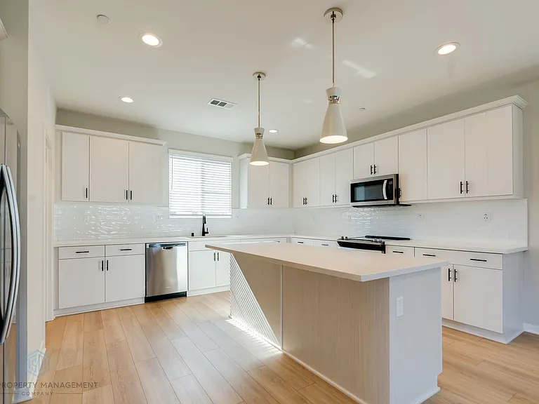 10910 Scottsbluff Dr — Photo 5