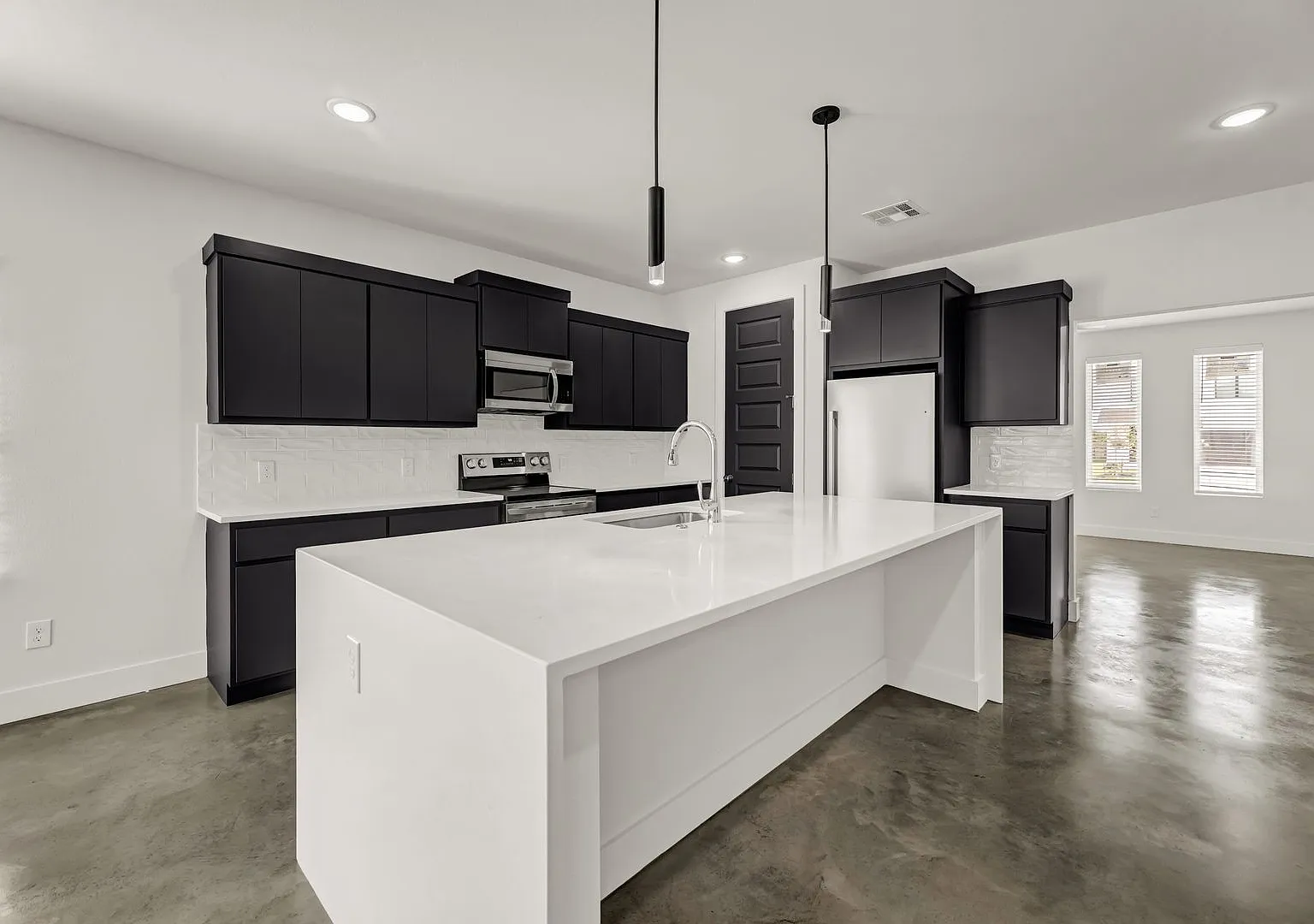Pre-Lease Fall 2027 Luxury Home In South College Station — Photo 4