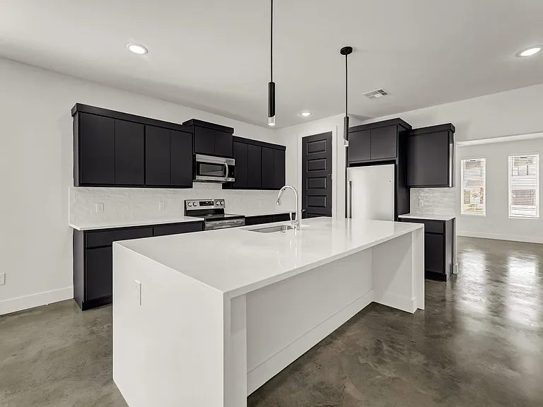 3006 Alpha Wolf Ct — Photo 4