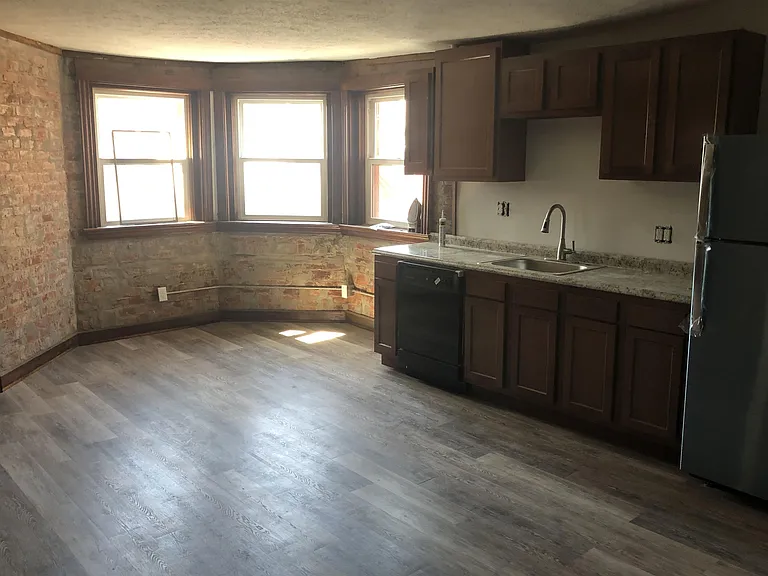 2415 Maplewood Ave — Photo 11