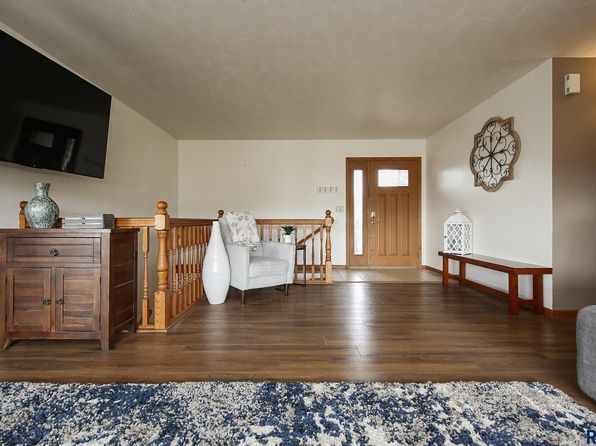 1175 Dignity Dr, Beresford, SD 57004