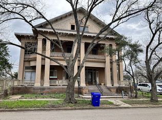 202 E Gonzales St, Yoakum, TX 77995