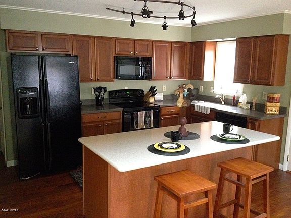 4th image of 121 Terrace Dr