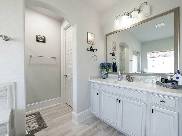 17821 Limestone Spring Ln — Photo 20