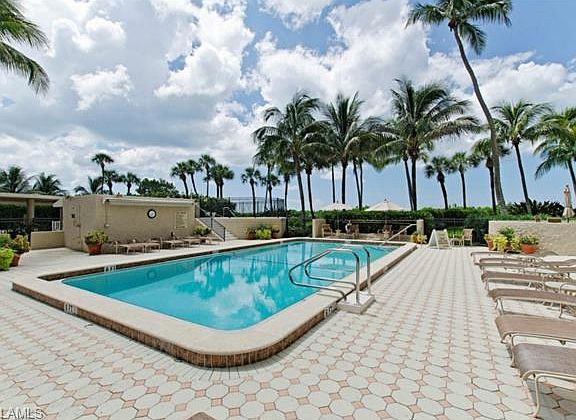 3rd image of 4001 Gulf Shore Blvd N APT 102