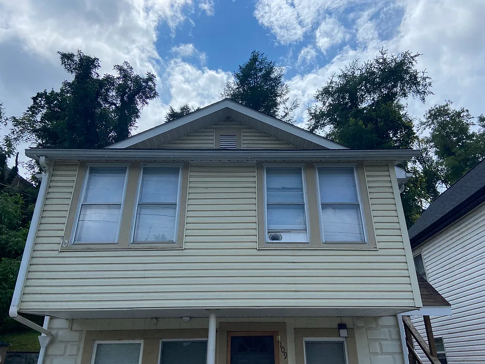 109 Tower Ln