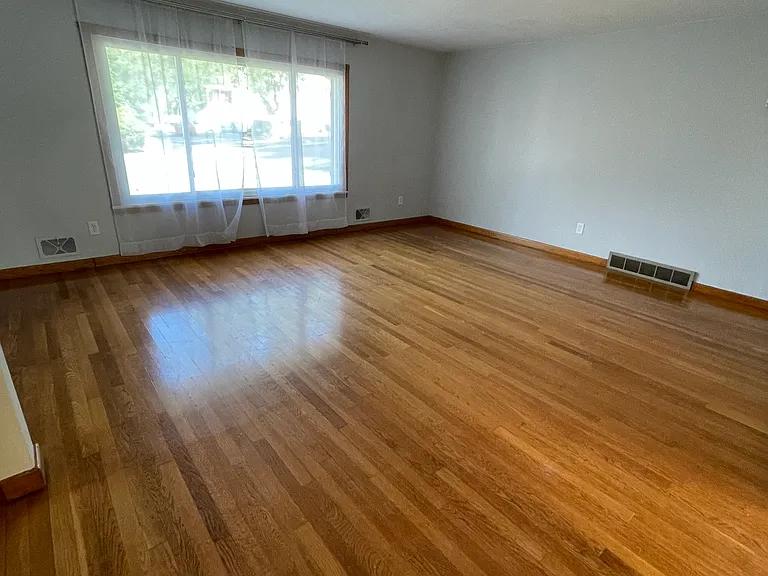 904 Pratt Dr — Photo 9
