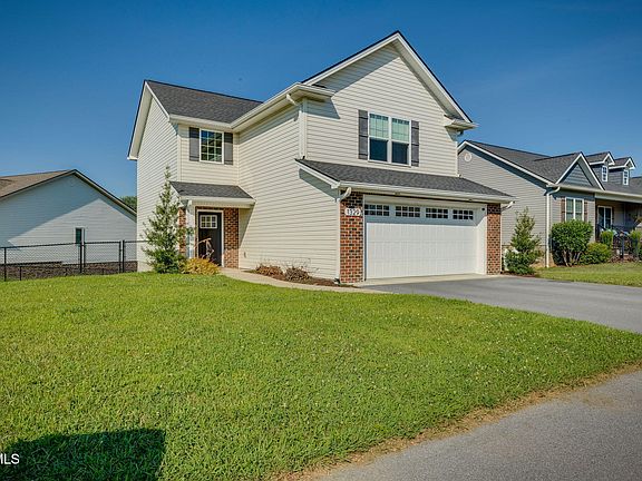 2nd image of 1329 Lemongrass Dr