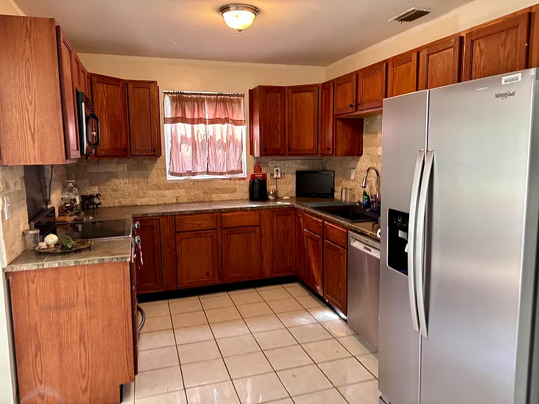 4180 NW 11th Ave — Photo 3