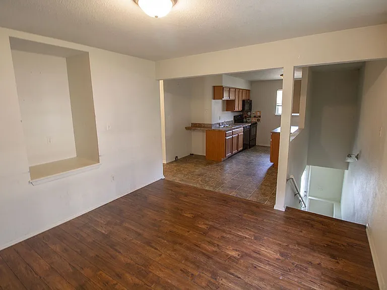 1013 W Ash St — Photo 4