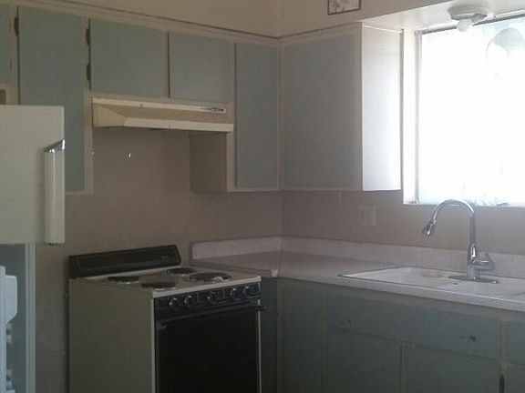 kitchen linolium in all apartment