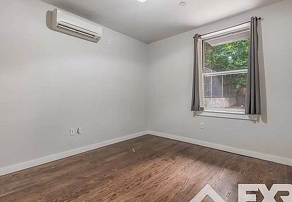 3rd image of 280 Jefferson St