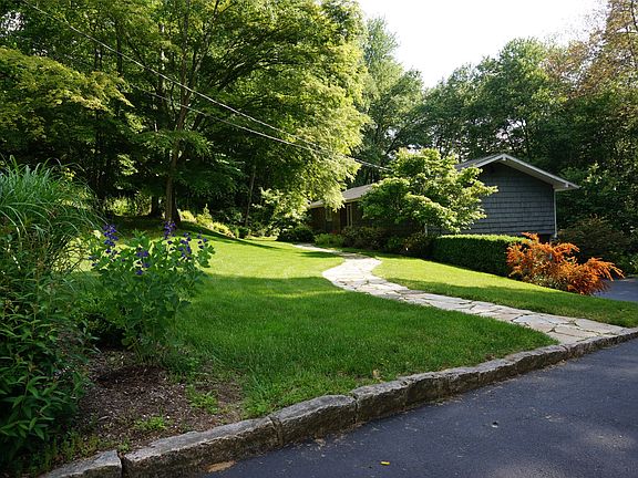 2nd image of 19 Briarwood Ln
