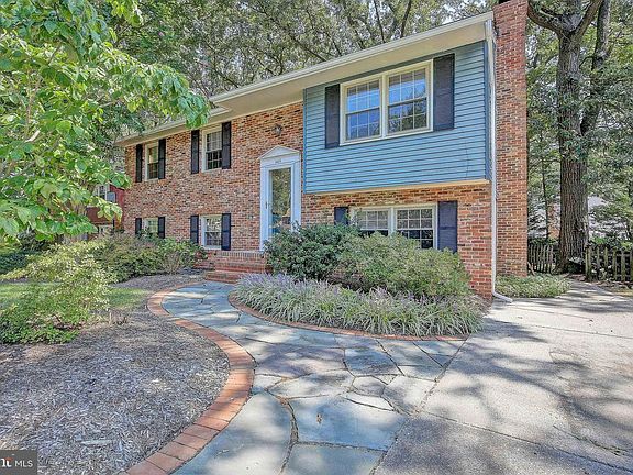 3rd image of 445 Croxton Ct