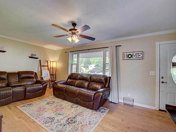 5th image of 524 Greenwood Dr