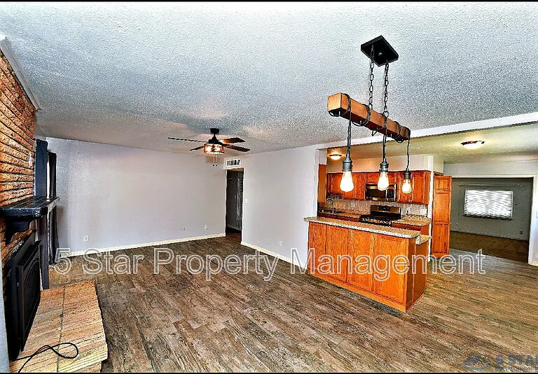 10117 Mercedes St — Photo 12
