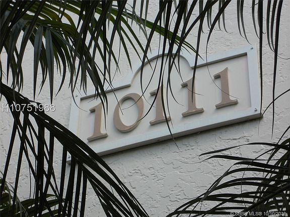 3rd image of 10111 W Sunrise Blvd APT 305