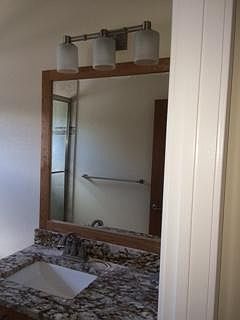 5th image of 2370 Grove St