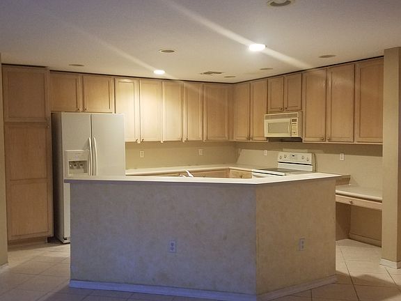 4th image of 13985 NW 22nd Ct