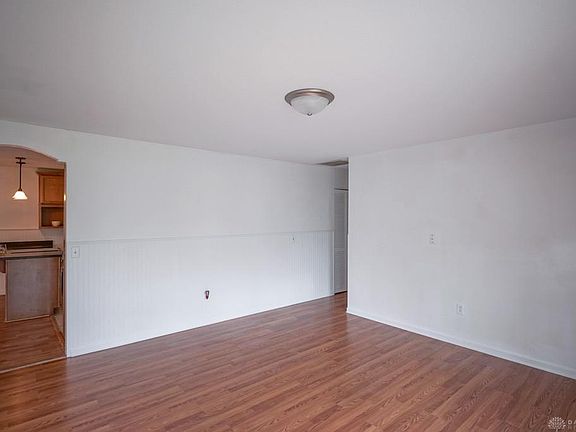 5th image of 5 Meadowbrook Ct