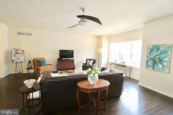 145 Time Cir — Photo 15