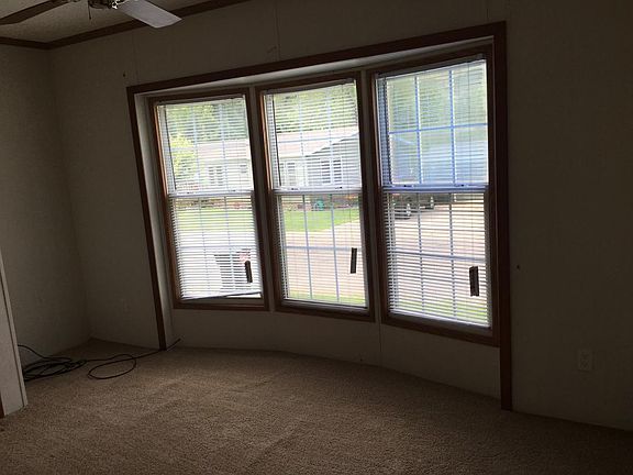 4th image of 17 Jenny Ln