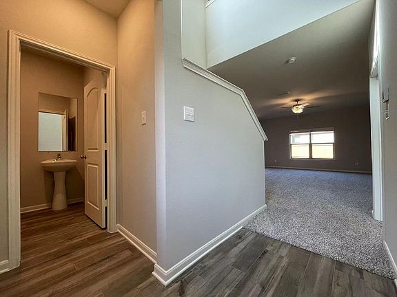 4th image of 304 Zimmet Dr