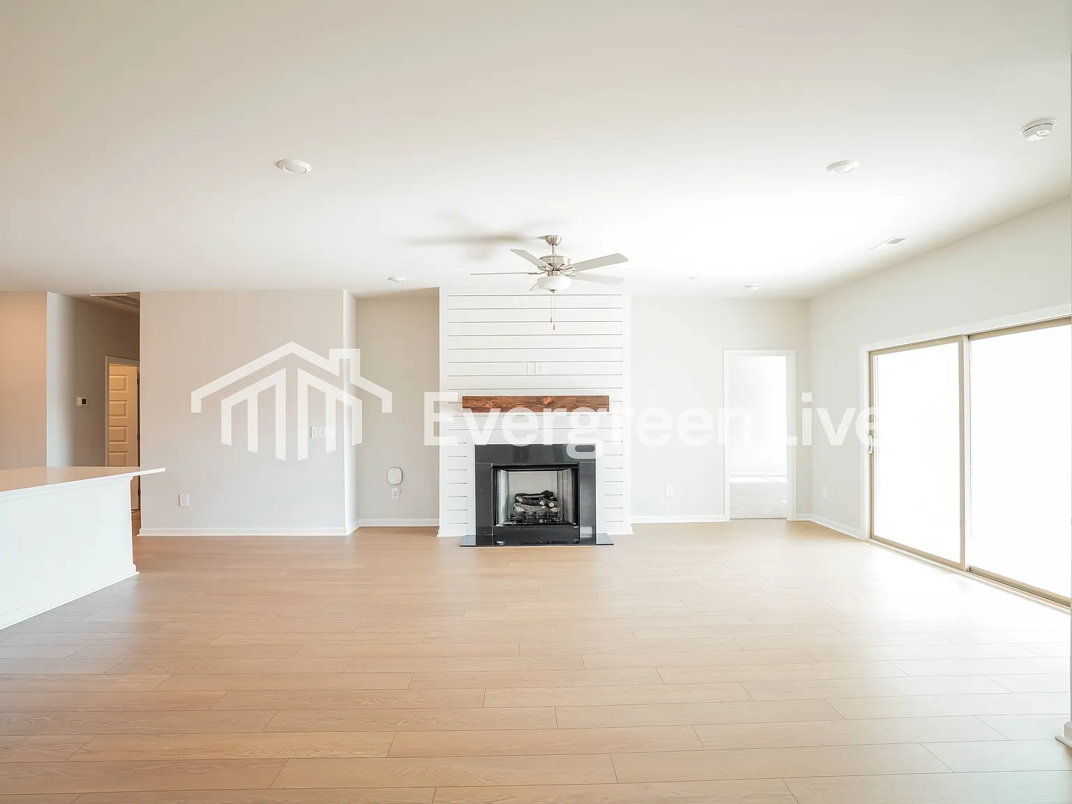 4 bed, 3.0 bath, 2402 sqft, $2,080 — Photo 4