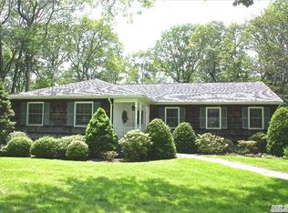 19 Bantry Ct, Huntington, NY 11743