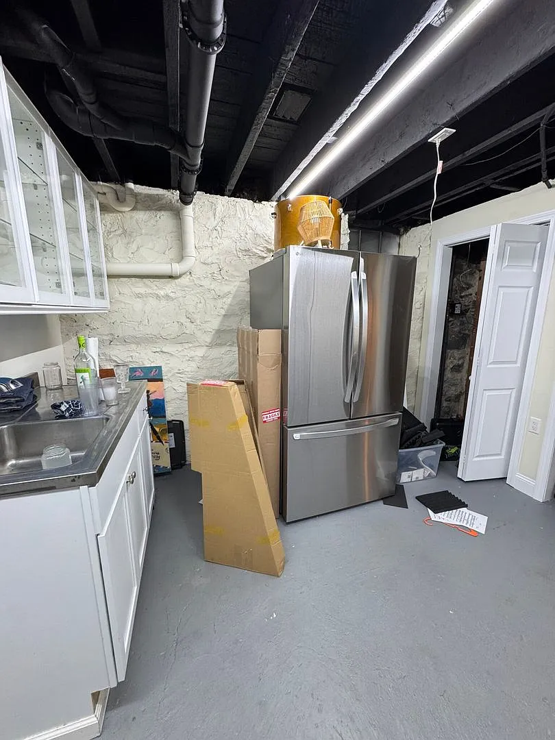 Townhouse perfect for "Socially Inclined" Students. Get $1,000 upon closing! TV's & mini-fridges ... — Photo 3