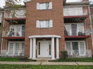 10217 Dearlove Rd, Glenview, IL 60025