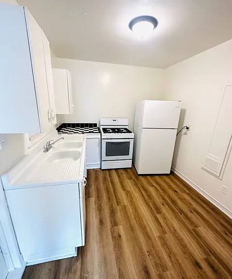 1299 N Linden Ave — Photo 7