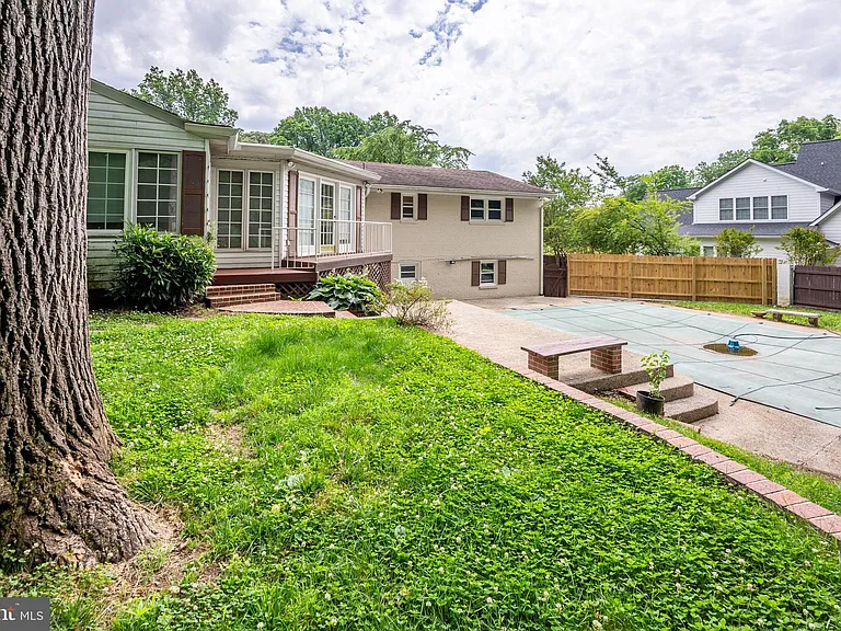 6438 Woodville Dr — Photo 27