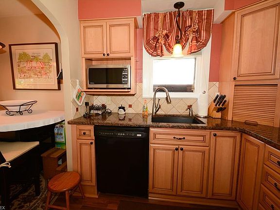 5th image of 180 E 294th St