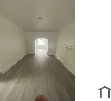 712 Franklin Ave — Photo 2