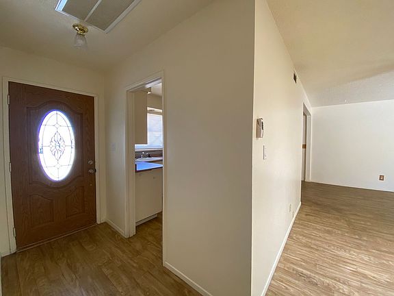 4th image of 900 Linda Ln