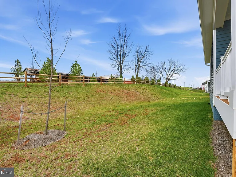 615 Clover Ln — Photo 37