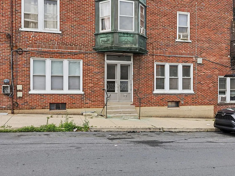 910 S 7th St — Photo 2