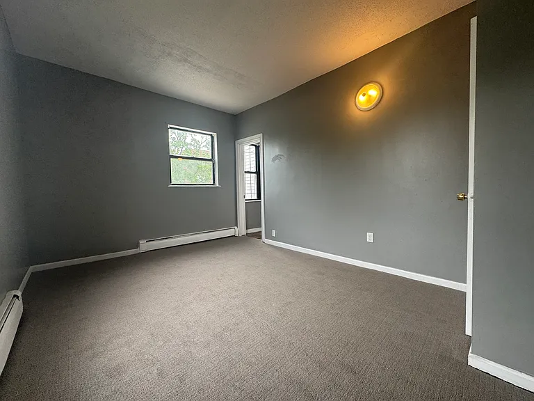17 Ashley St #2R — Photo 1