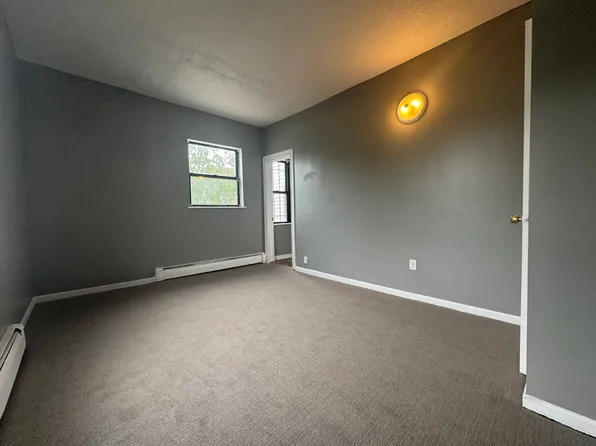17 Ashley St #2R, Hartford, CT 06105