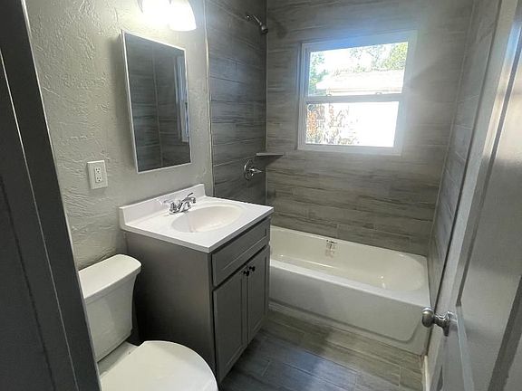 5th image of 1608 Dakota St