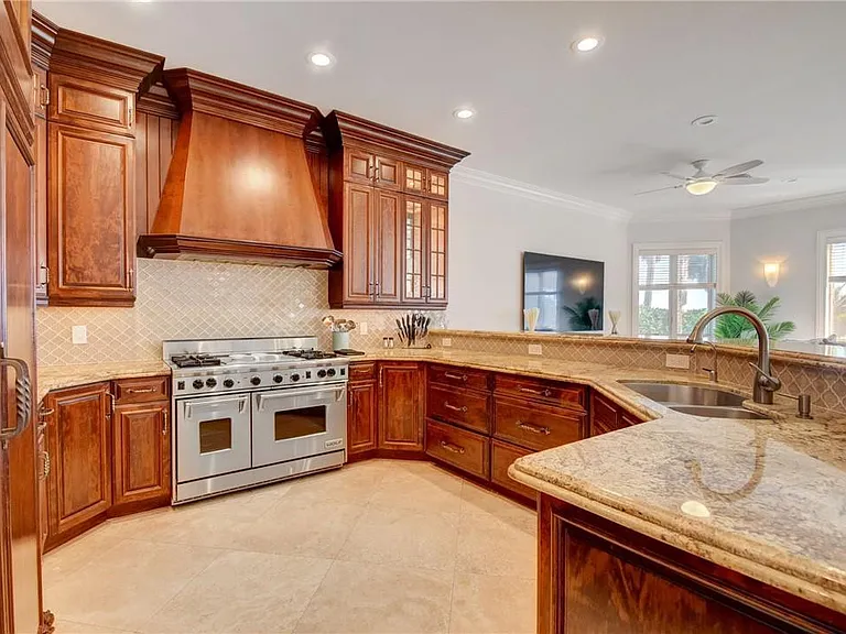 1320 S Lakeside Dr — Photo 10